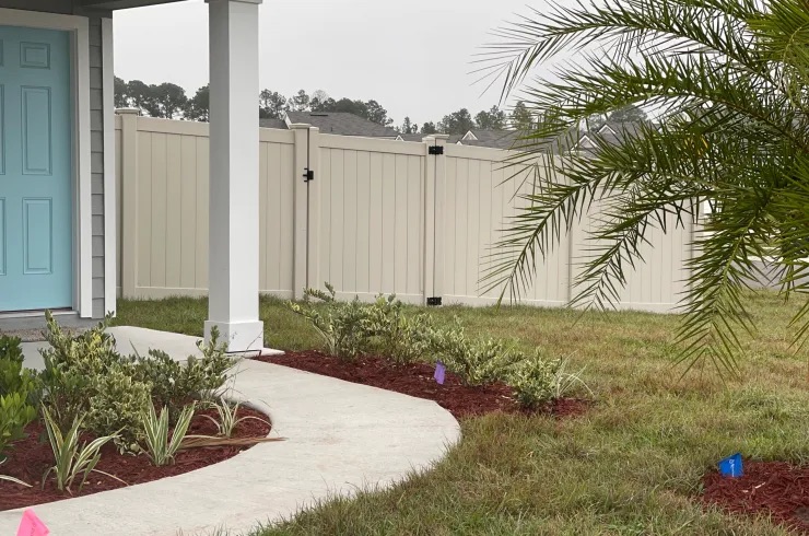 The Pros And Cons Of Vinyl Fencing For Your Home
