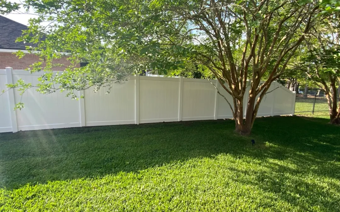 Is Vinyl Fencing Worth It? Debunking the Pros and Cons