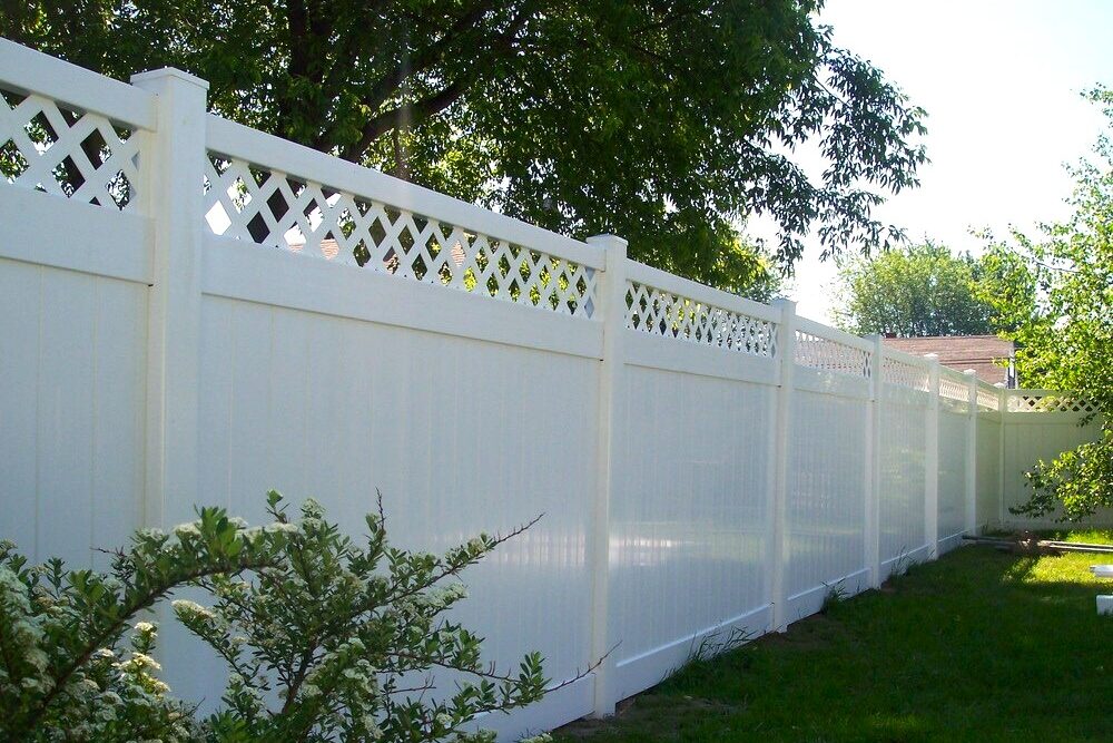 lattice top white vinyl fence